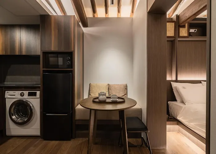 Luxury Hanok Warm Hearth - West *