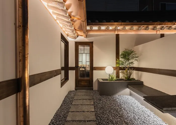 Luxury Hanok Warm Hearth - West