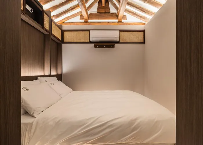 Luxury Hanok Warm Hearth - West * Seoul