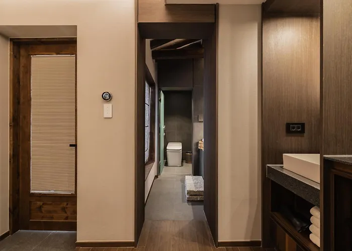 Luxury Hanok Warm Hearth - West *